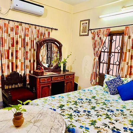 Spacious Apt With Antique Furniture ,Ac & Kitchen Колката Екстер'єр фото