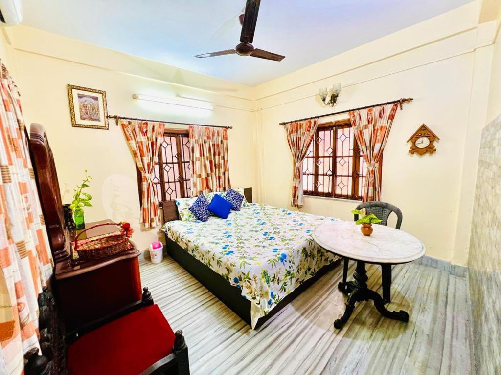 Spacious Apt With Antique Furniture ,Ac & Kitchen Колката Екстер'єр фото
