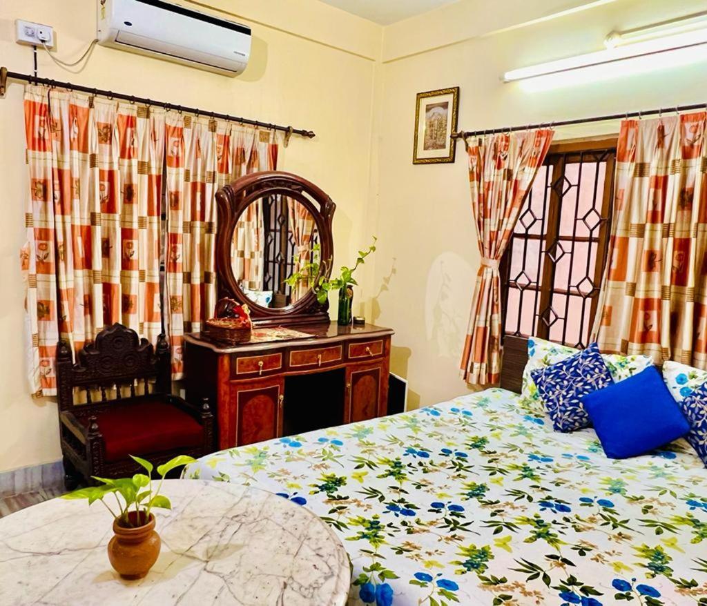 Spacious Apt With Antique Furniture ,Ac & Kitchen Колката Екстер'єр фото