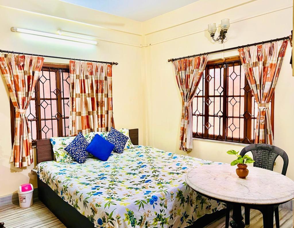 Spacious Apt With Antique Furniture ,Ac & Kitchen Колката Екстер'єр фото