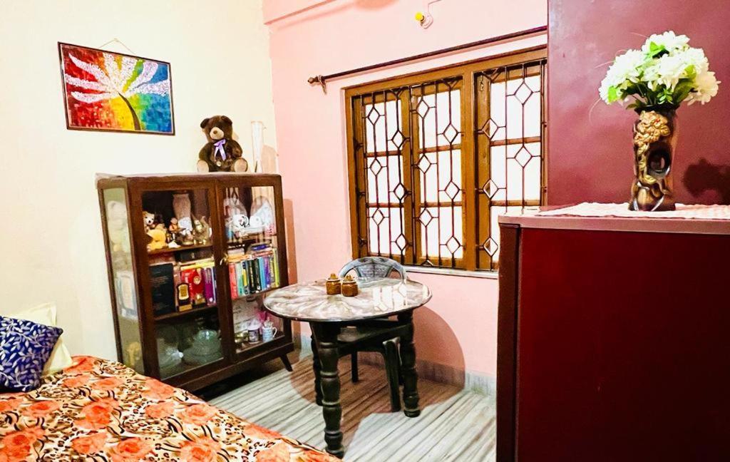 Spacious Apt With Antique Furniture ,Ac & Kitchen Колката Екстер'єр фото