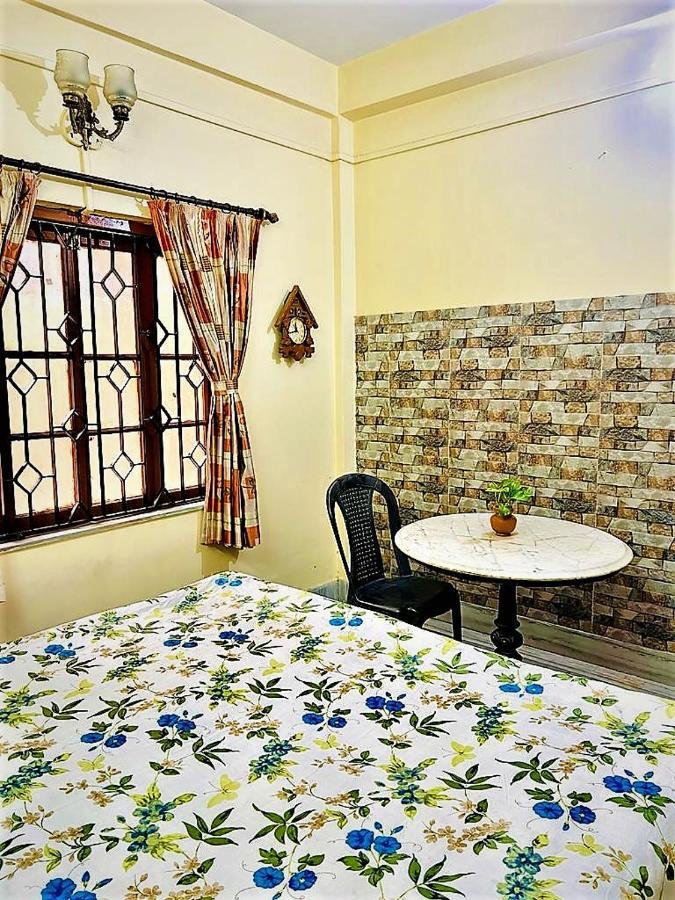 Spacious Apt With Antique Furniture ,Ac & Kitchen Колката Екстер'єр фото