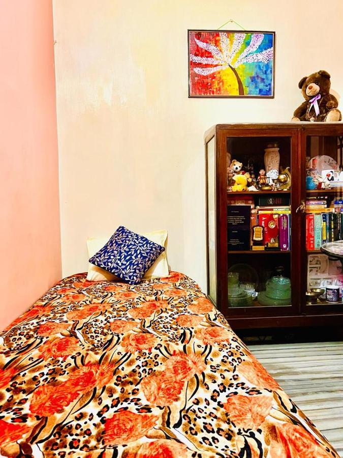 Spacious Apt With Antique Furniture ,Ac & Kitchen Колката Екстер'єр фото